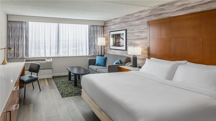DoubleTree by Hilton Hotel Rochester Room