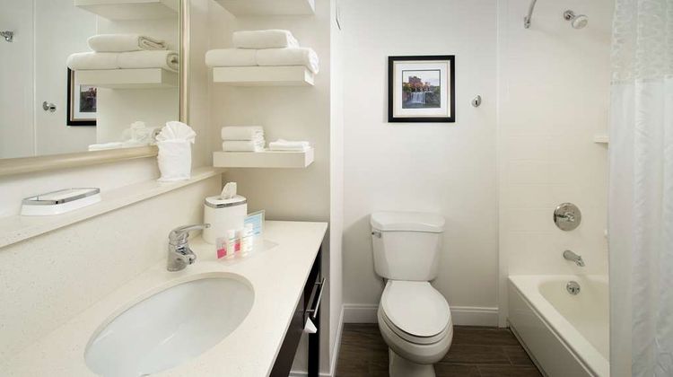 Hampton Inn Rochester-North Room
