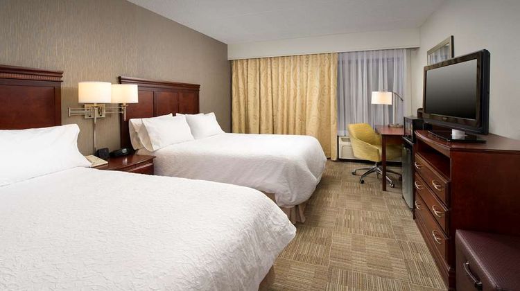 Hampton Inn Rochester-North Room
