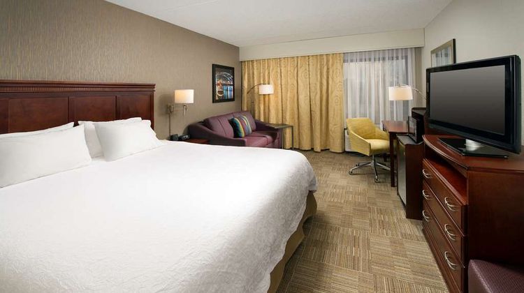 Hampton Inn Rochester-North Room