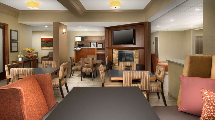 Hampton Inn Rochester-North Lobby