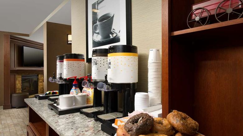 <b>Hampton Inn Rochester-North Lobby</b>. Images powered by <a href="https://iceportal.shijigroup.com/" title="IcePortal" target="_blank">IcePortal</a>.