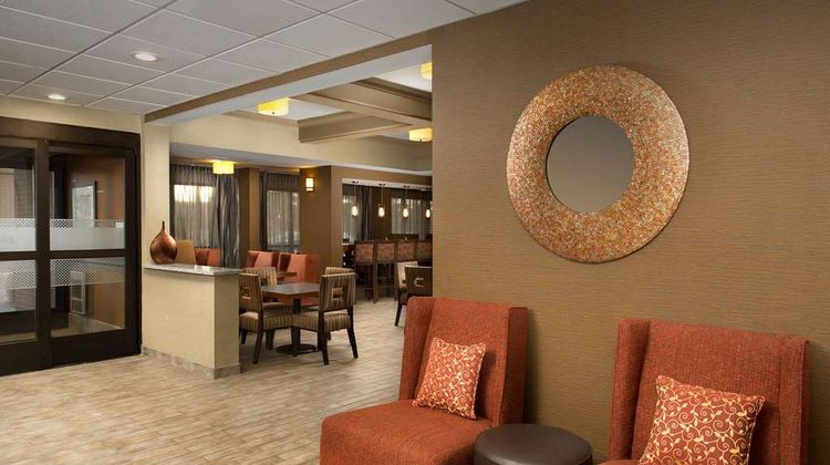 Hampton Inn Rochester-North Lobby