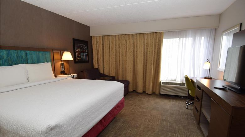 <b>Hampton Inn Rochester-North Room</b>. Images powered by <a href="https://iceportal.shijigroup.com/" title="IcePortal" target="_blank">IcePortal</a>.