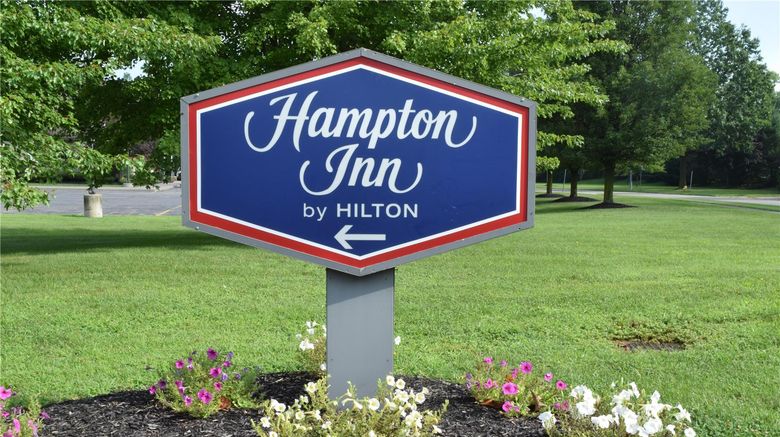 <b>Hampton Inn Rochester-North Exterior</b>. Images powered by <a href="https://iceportal.shijigroup.com/" title="IcePortal" target="_blank">IcePortal</a>.