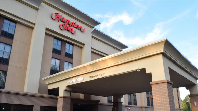 <b>Hampton Inn Rochester-North Exterior</b>. Images powered by <a href="https://iceportal.shijigroup.com/" title="IcePortal" target="_blank">IcePortal</a>.