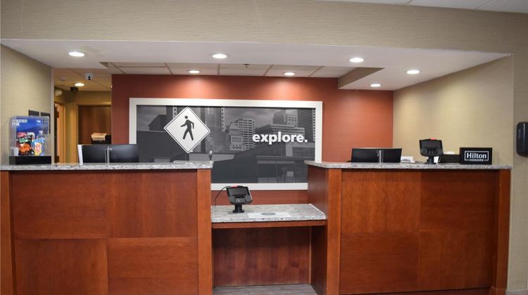 Hampton Inn Rochester-North Lobby