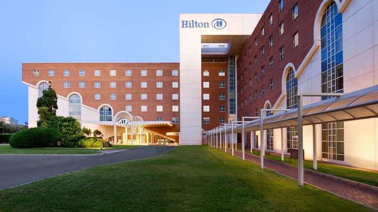 <b>Hilton Rome Airport Exterior</b>. Images powered by <a href="https://iceportal.shijigroup.com/" title="IcePortal" target="_blank">IcePortal</a>.