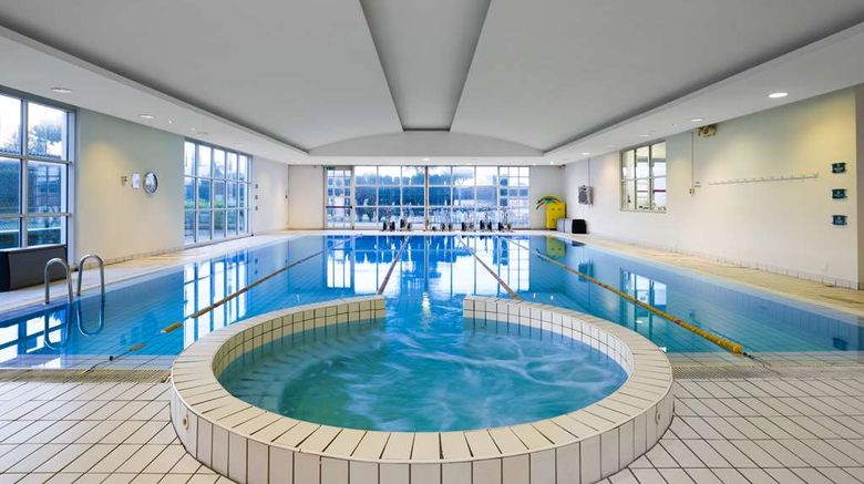 <b>Hilton Rome Airport Pool</b>. Images powered by <a href="https://iceportal.shijigroup.com/" title="IcePortal" target="_blank">IcePortal</a>.