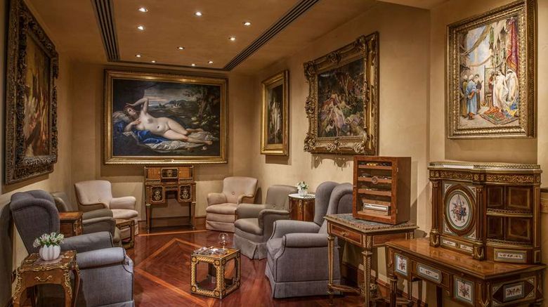 <b>Rome Cavalieri, A Waldorf Astoria Hotel Lobby</b>. Images powered by <a href="https://iceportal.shijigroup.com/" title="IcePortal" target="_blank">IcePortal</a>.