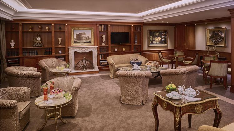 Rome Cavalieri, A Waldorf Astoria Hotel Lobby