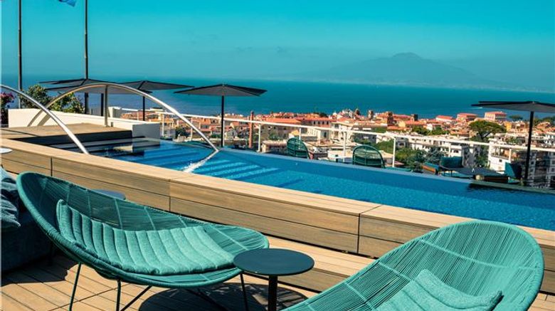 <b>Hilton Sorrento Palace Pool</b>. Images powered by <a href="https://iceportal.shijigroup.com/" title="IcePortal" target="_blank">IcePortal</a>.