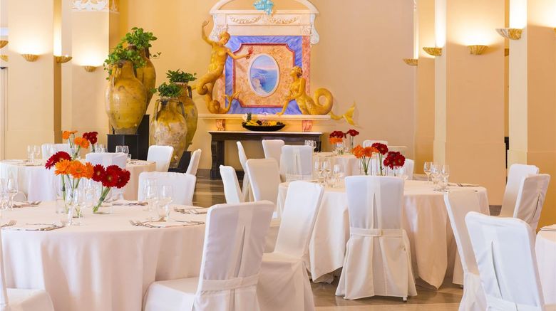 <b>Hilton Sorrento Palace Restaurant</b>. Images powered by <a href="https://iceportal.shijigroup.com/" title="IcePortal" target="_blank">IcePortal</a>.