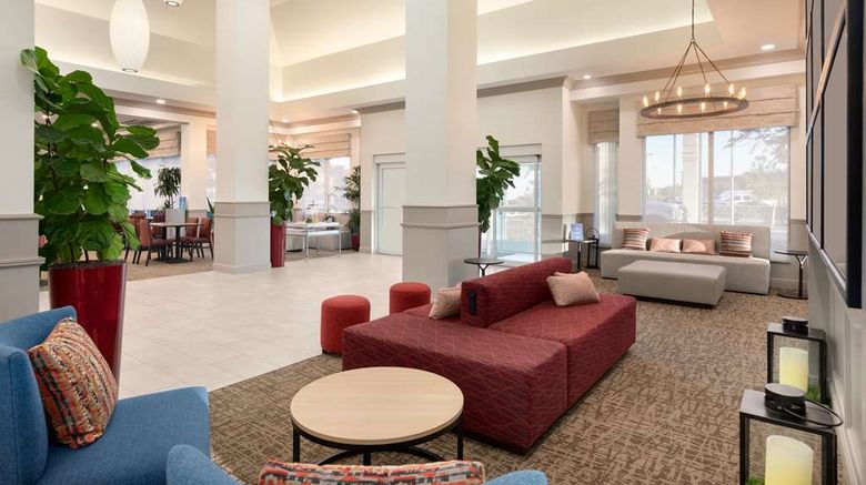 <b>Hilton Garden Inn Fort Myers Arpt/FGCU Lobby</b>. Images powered by <a href="https://iceportal.shijigroup.com/" title="IcePortal" target="_blank">IcePortal</a>.