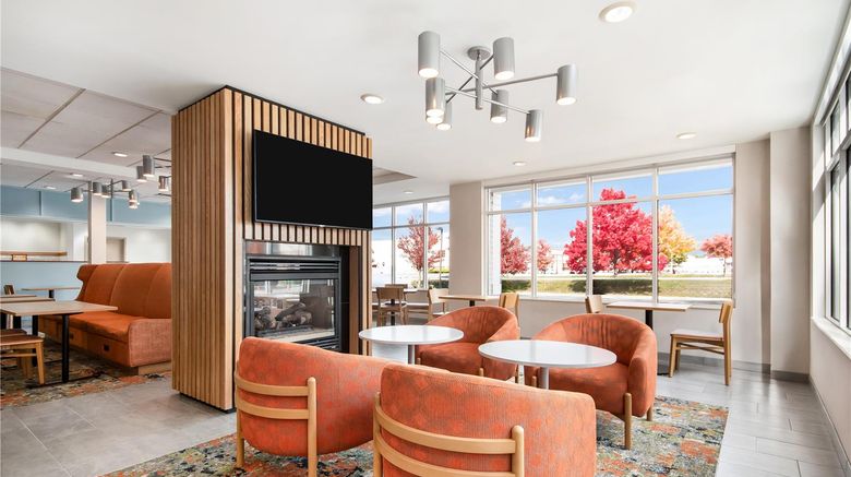 <b>Hampton Inn Rutland Lobby</b>. Images powered by <a href="https://iceportal.shijigroup.com/" title="IcePortal" target="_blank">IcePortal</a>.
