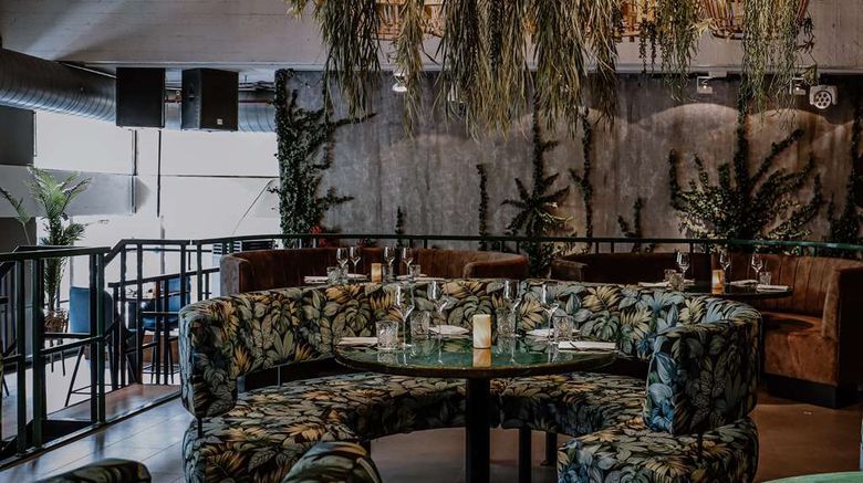 <b>Hilton Rotterdam Restaurant</b>. Images powered by <a href="https://iceportal.shijigroup.com/" title="IcePortal" target="_blank">IcePortal</a>.