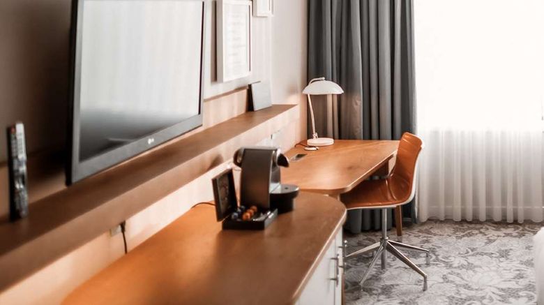<b>Hilton Rotterdam Room</b>. Images powered by <a href="https://iceportal.shijigroup.com/" title="IcePortal" target="_blank">IcePortal</a>.