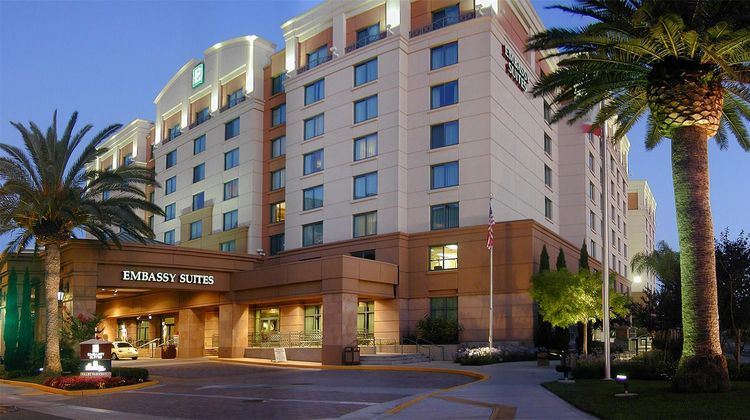 Embassy Suites-Riverfront Promenade Exterior