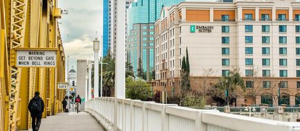 Embassy Suites-Riverfront Promenade Exterior