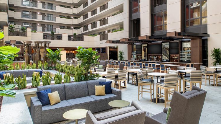 Embassy Suites-Riverfront Promenade Lobby