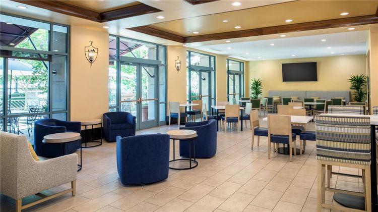 Embassy Suites-Riverfront Promenade Lobby