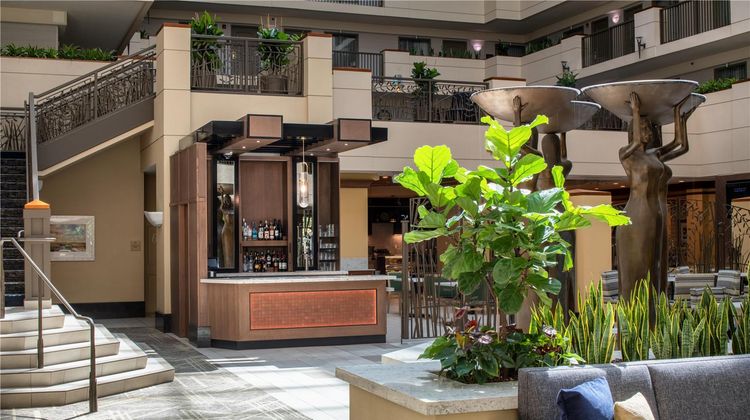 Embassy Suites-Riverfront Promenade Lobby