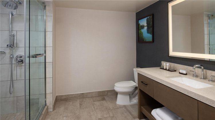 Embassy Suites-Riverfront Promenade Room