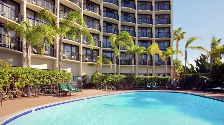 <b>Hilton San Diego Airport/Harbor Island Pool</b>. Images powered by <a href="https://iceportal.shijigroup.com/" title="IcePortal" target="_blank">IcePortal</a>.