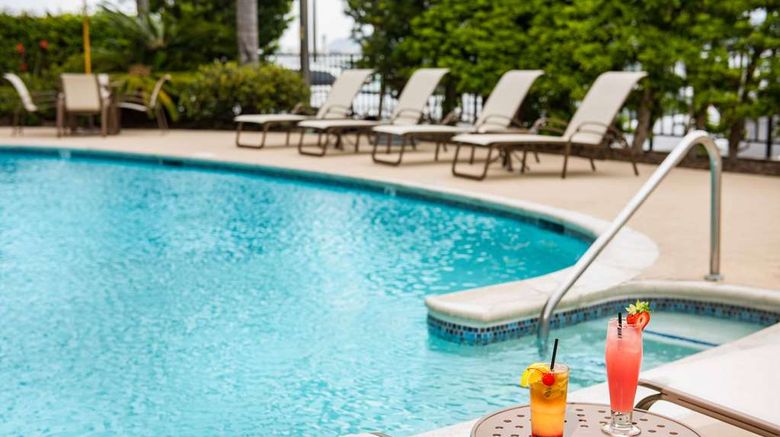 <b>Hilton San Diego Airport/Harbor Island Pool</b>. Images powered by <a href="https://iceportal.shijigroup.com/" title="IcePortal" target="_blank">IcePortal</a>.