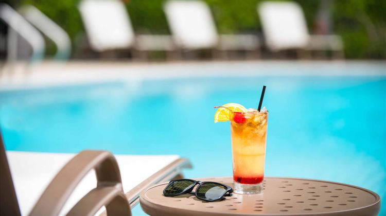 Hilton San Diego Airport/Harbor Island Pool