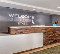 Hampton Inn Carlsbad Lobby