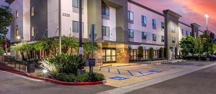 Hampton Inn Carlsbad Exterior