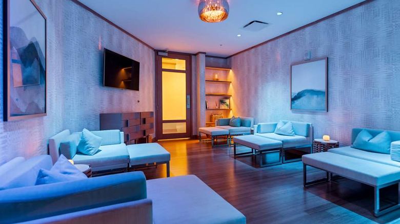<b>Hilton San Diego Bayfront Spa</b>. Images powered by <a href="https://iceportal.shijigroup.com/" title="IcePortal" target="_blank">IcePortal</a>.