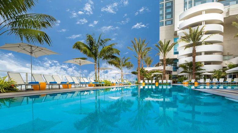 <b>Hilton San Diego Bayfront Pool</b>. Images powered by <a href="https://iceportal.shijigroup.com/" title="IcePortal" target="_blank">IcePortal</a>.