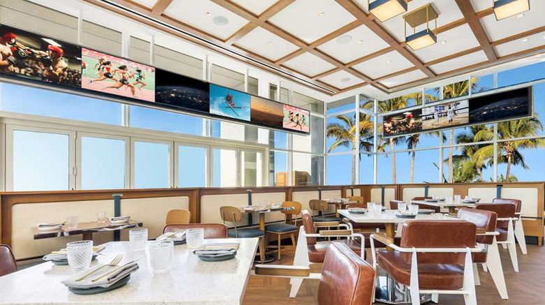 <b>Hilton San Diego Bayfront Restaurant</b>. Images powered by <a href="https://iceportal.shijigroup.com/" title="IcePortal" target="_blank">IcePortal</a>.