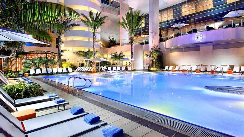 <b>Hilton San Diego Bayfront Pool</b>. Images powered by <a href="https://iceportal.shijigroup.com/" title="IcePortal" target="_blank">IcePortal</a>.
