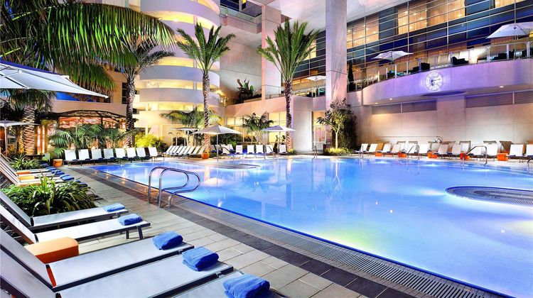Hilton San Diego Bayfront Pool