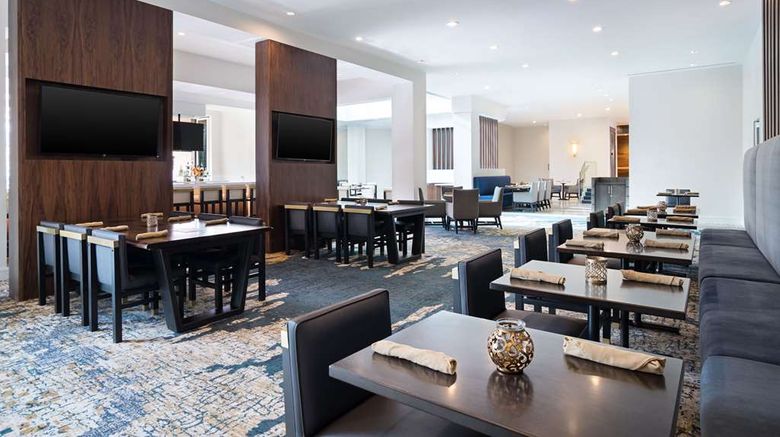 <b>Doubletree by Hilton San Diego-Del Mar Restaurant</b>. Images powered by <a href="https://iceportal.shijigroup.com/" title="IcePortal" target="_blank">IcePortal</a>.