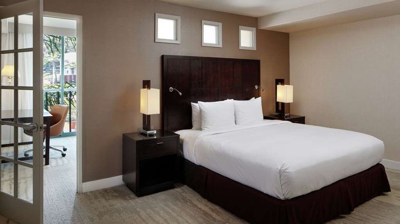 <b>DoubleTree by Hilton Hotel San Diego Room</b>. Images powered by <a href="https://iceportal.shijigroup.com/" title="IcePortal" target="_blank">IcePortal</a>.