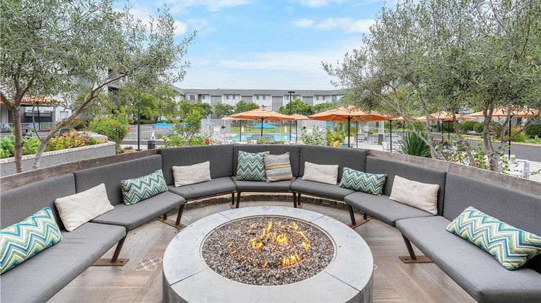 <b>Hilton San Diego/Del Mar Restaurant</b>. Images powered by <a href="https://iceportal.shijigroup.com/" title="IcePortal" target="_blank">IcePortal</a>.