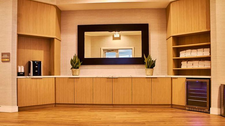 <b>Hilton San Diego/Del Mar Health</b>. Images powered by <a href="https://iceportal.shijigroup.com/" title="IcePortal" target="_blank">IcePortal</a>.