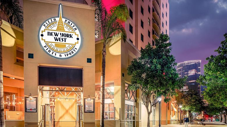 <b>Embassy Suites San Diego Bay Downtown Restaurant</b>. Images powered by <a href="https://iceportal.shijigroup.com/" title="IcePortal" target="_blank">IcePortal</a>.