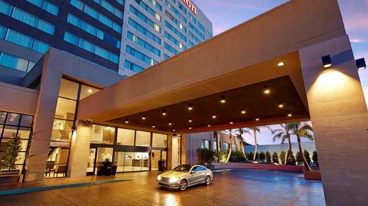 Hilton San Diego Mission Valley Exterior
