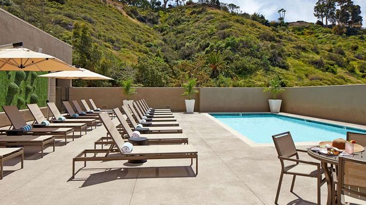 Hilton San Diego Mission Valley Pool