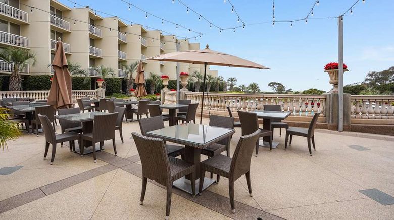 <b>Hilton La Jolla Torrey Pines Restaurant</b>. Images powered by <a href="https://iceportal.shijigroup.com/" title="IcePortal" target="_blank">IcePortal</a>.