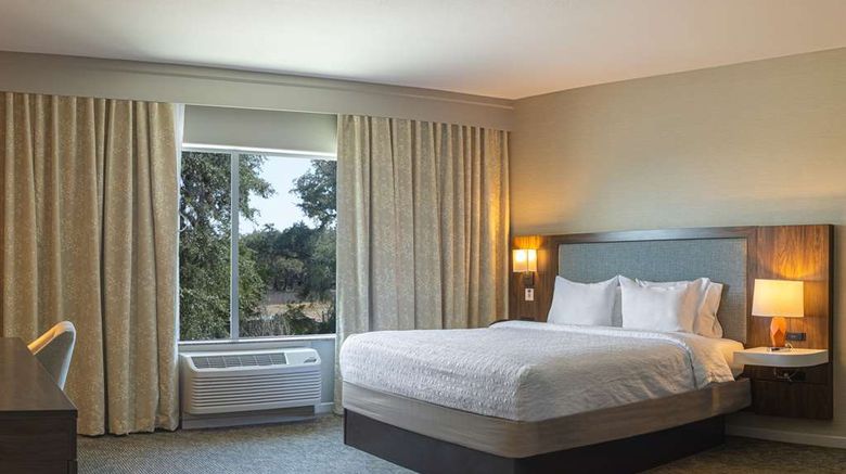 <b>Hampton Inn & Suites Boerne Room</b>. Images powered by <a href="https://iceportal.shijigroup.com/" title="IcePortal" target="_blank">IcePortal</a>.