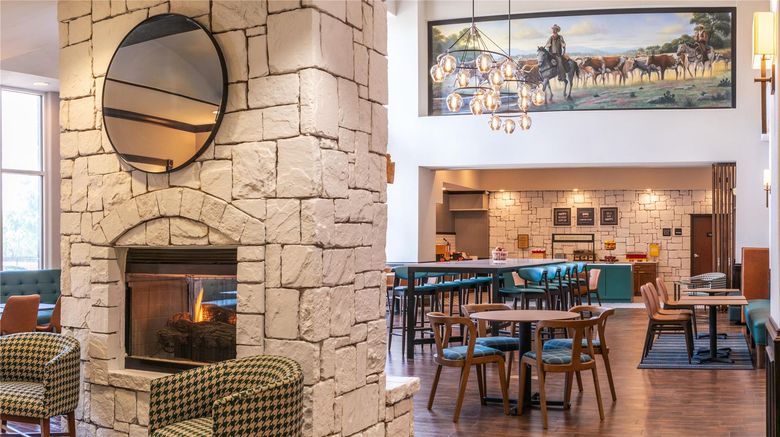 <b>Hampton Inn & Suites Boerne Lobby</b>. Images powered by <a href="https://iceportal.shijigroup.com/" title="IcePortal" target="_blank">IcePortal</a>.