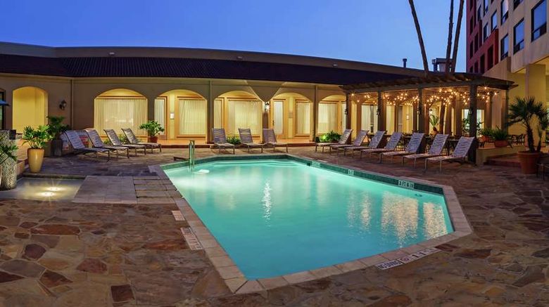 <b>DoubleTree Hotel San Antonio Downtown Pool</b>. Images powered by <a href="https://iceportal.shijigroup.com/" title="IcePortal" target="_blank">IcePortal</a>.
