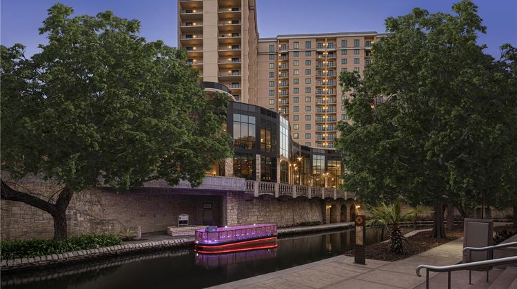 Embassy Suites Riverwalk-Downtown Exterior
