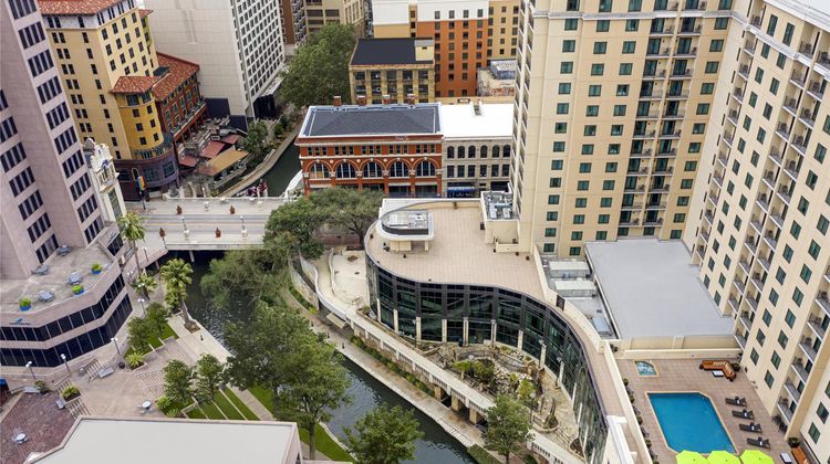 Embassy Suites Riverwalk-Downtown Exterior